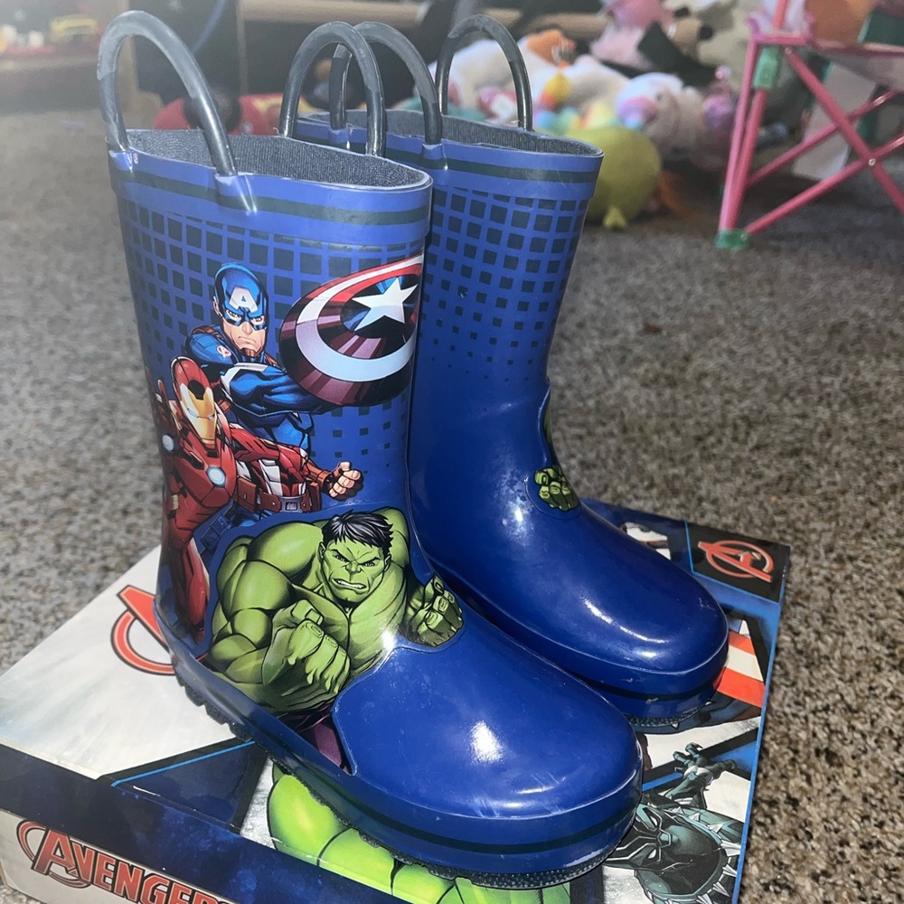 Avenger rain boots size 9c